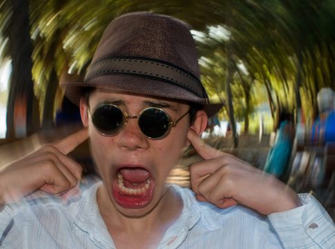 primer plano joven turista de Madrid madrileñofobia Chulos, prepotentes y sabelotodos: La «madrileñofobia» encabeza el ránking del turismo interior en España