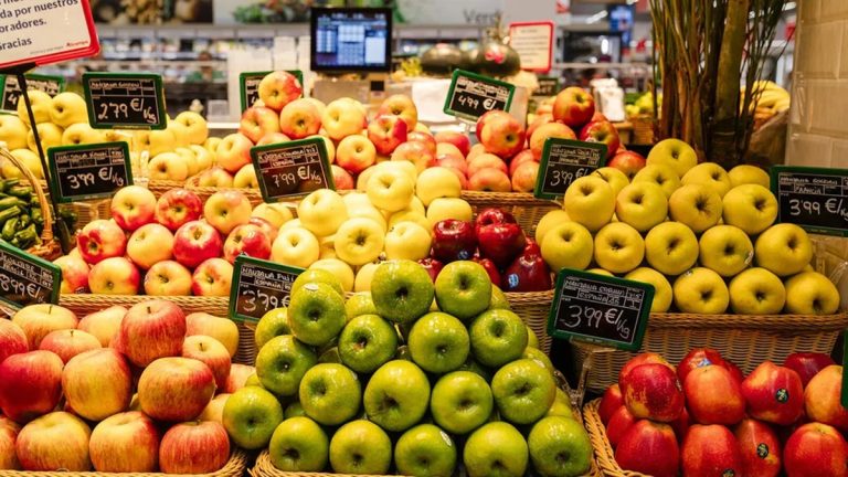 Los productos de supermercado que más han subido de precio este verano: de limones a manzanas golden