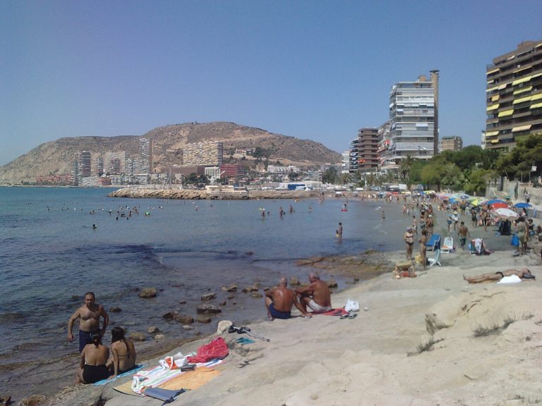 Guía turístico confirma la mejor oferta de septiembre: este pueblo de Alicante baja los precios un 60%