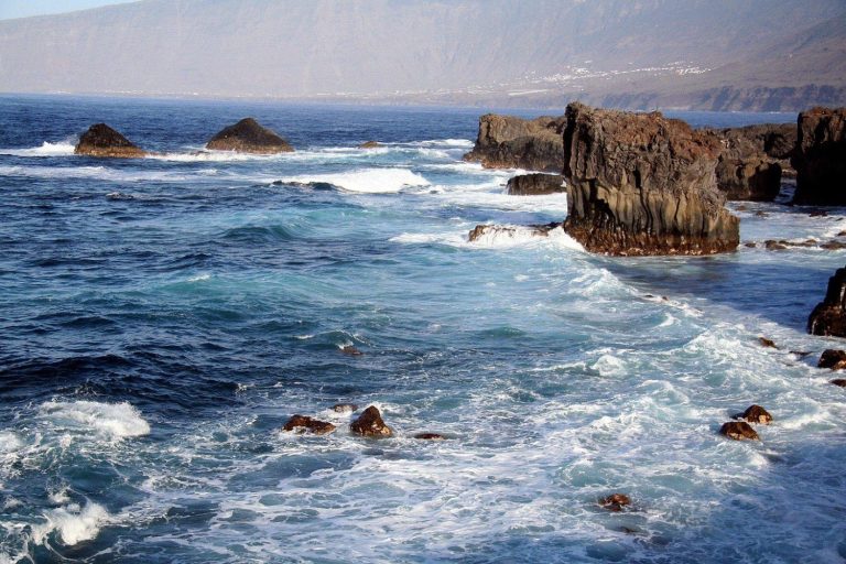 La isla canaria a la que no van los 'influencers': el destino perfecto si buscas paz y naturaleza en estado puro