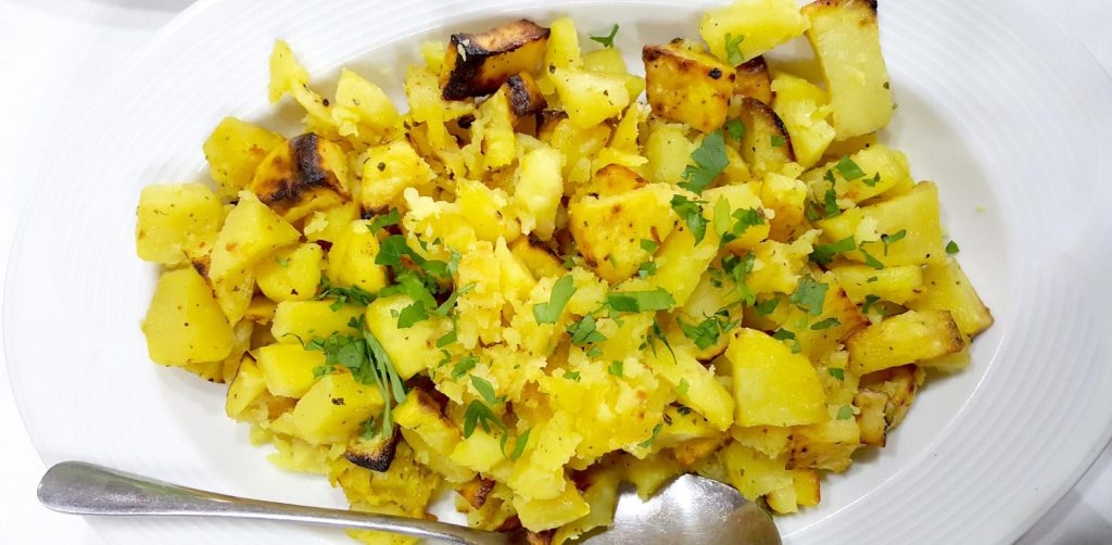 En el otro lado del ring se encuentran quienes ven en la incorporación del calabacín un paso natural y enriquecedor para este plato tradicional. Fuente: Freepik 
