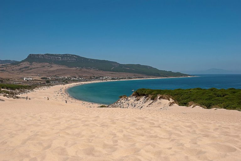 La playa española que cambia de ubicación cada año y debes buscarla como un tesoro