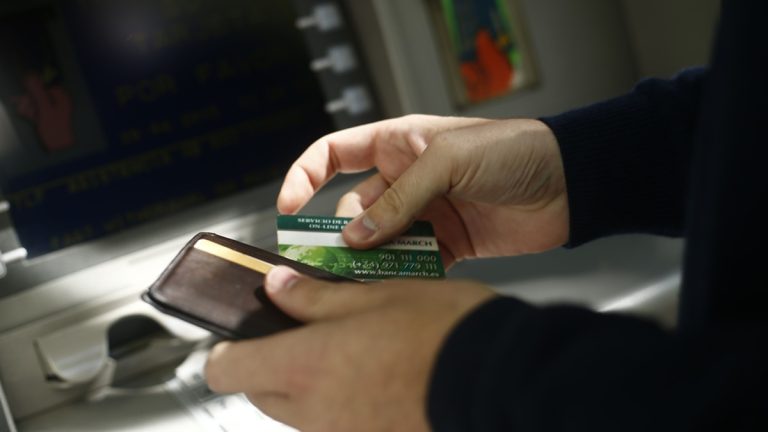 5 factores clave que debes considerar al cambiar de banco