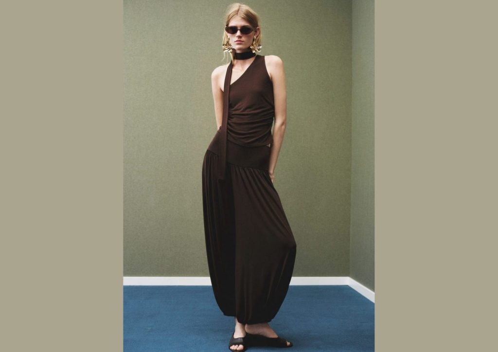 Cómo combinarlo: ¿sandalias planas o zapatillas?