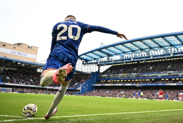 El CEO de la Premier League rechaza reducir clubes en la competición doméstica y critica la saturación del calendario por FIFA y UEFA