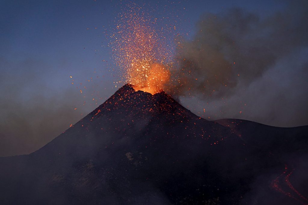 El terremoto de Kamchatka despierta un volcán dormido desde hace seis siglos 109 ALGUNOS VOLCANES DE KAMCHATKA ENTRAN EN ACTIVIDAD