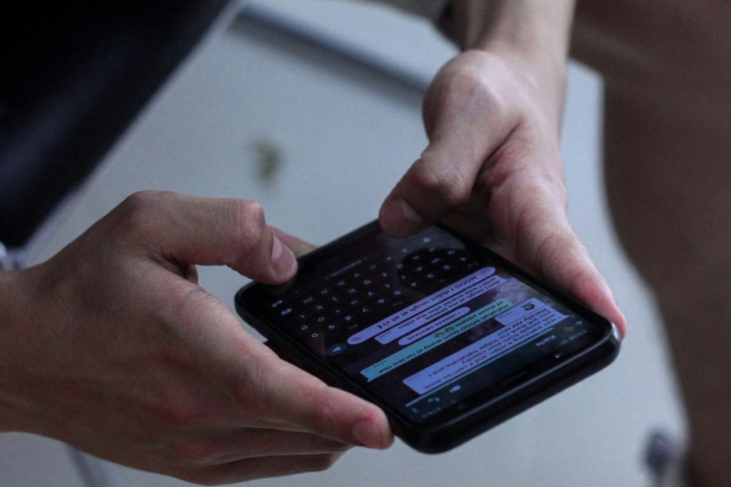 CÓMO USAR LOS CHATS DE INVITADOS DE WHATSAPP