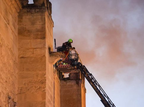 Canal Sur responde a las críticas por su cobertura del incendio en la Mezquita de Córdoba | Fuente: Europa Press Canal Sur responde a las críticas por su cobertura del incendio en la Mezquita de Córdoba