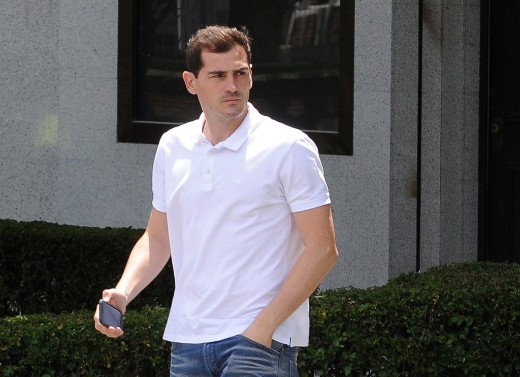 Iker Casillas reacciona al grupo secreto de sus ex y lanza contundente mensaje en ‘Vamos a ver’ 16 Casillas responde con indiferencia tras el chat ironico entre sus exparejas