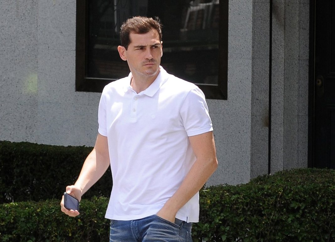 Casillas responde con indiferencia tras el chat irónico entre sus exparejas