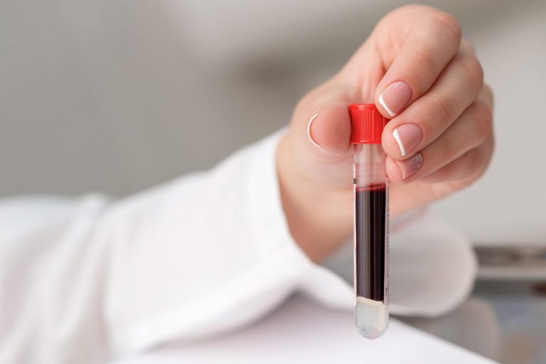Científicos estadounidenses consiguen crear sangre artificial en polvo, la solución para emergencias y conflictos bélicos