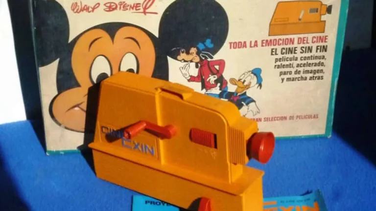 El 'Cinexin', el proyector de juguete que nos hizo directores de cine por un día (y la tragedia de cuando la película se quemaba)