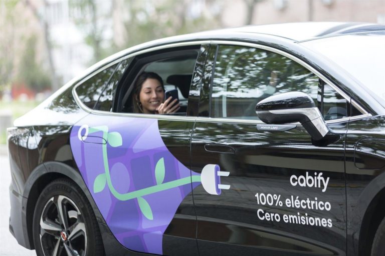Conducir para Cabify en España en 2025: cuánto se gana y por qué no es tan distinto a Uber o Bolt