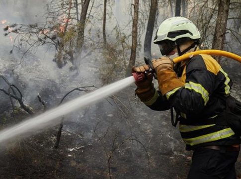 ¿Cuánto cobra un bombero en España en 2025? Hasta 26.000 € de diferencia según la comunidad Fuente: Europa Press ¿Cuánto cobra un bombero en España en 2025? Hasta 26.000 € de diferencia según la comunidad Fuente: Europa Press