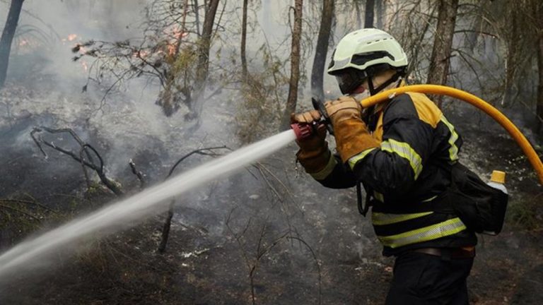 ¿Cuánto cobra un bombero en España en 2025? Hasta 26.000 € de diferencia según la comunidad