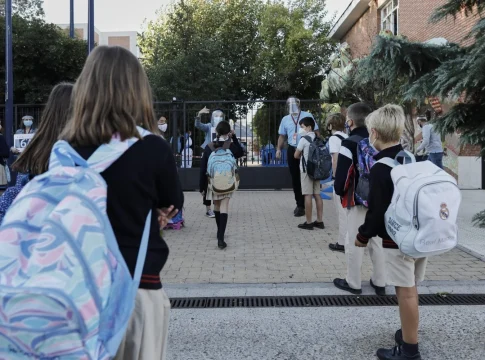 De uniformes heredados a mochilas de segunda mano. así se las ingenian las familias para que la vuelta al cole no rompa el bolsillo De uniformes heredados a mochilas de segunda mano: así se las ingenian las familias para que la vuelta al cole no rompa el bolsillo