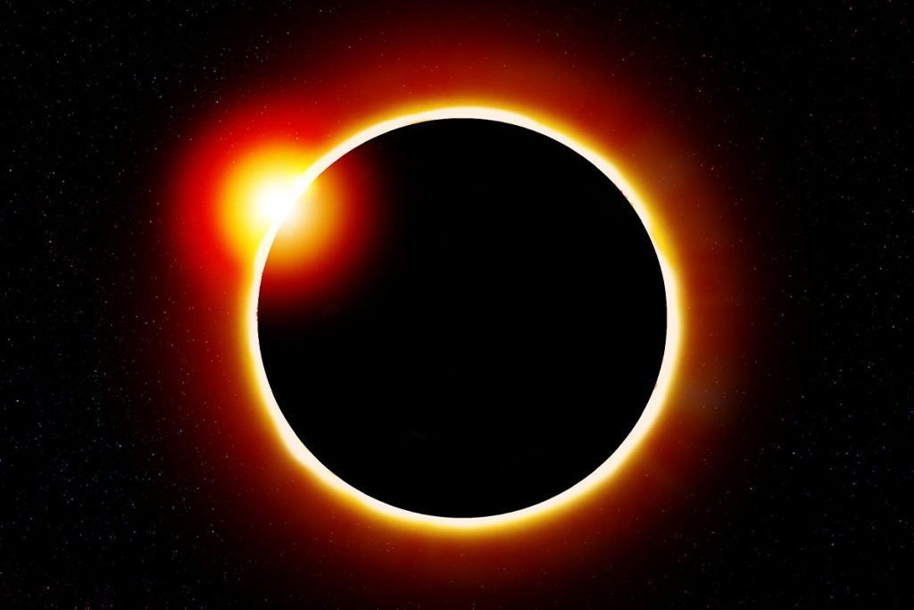 EL PRIMER ECLIPSE SOLAR TOTAL EN MÁS DE UN SIGLO