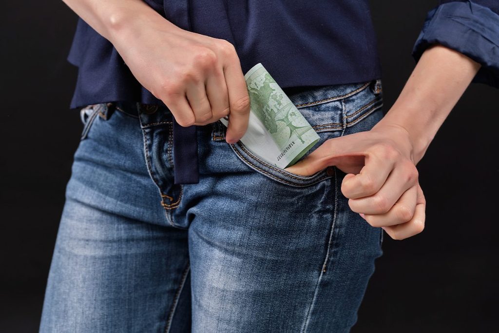 ESTAFA CON BILLETES EN UNA DISCOTECA