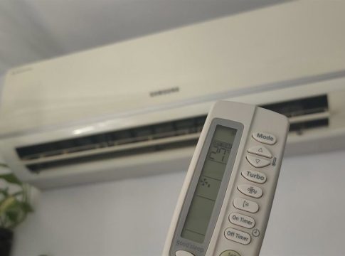 El aire acondicionado, el nuevo 'lujo obligatorio' que hunde los ahorros familiares en España El aire acondicionado, el nuevo 'lujo obligatorio' que hunde los ahorros familiares en España