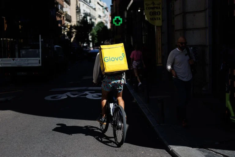 El posible adiós de Glovo en España: multas millonarias por falsos autónomos y una batalla de Delivery Hero contra la Seguridad Social