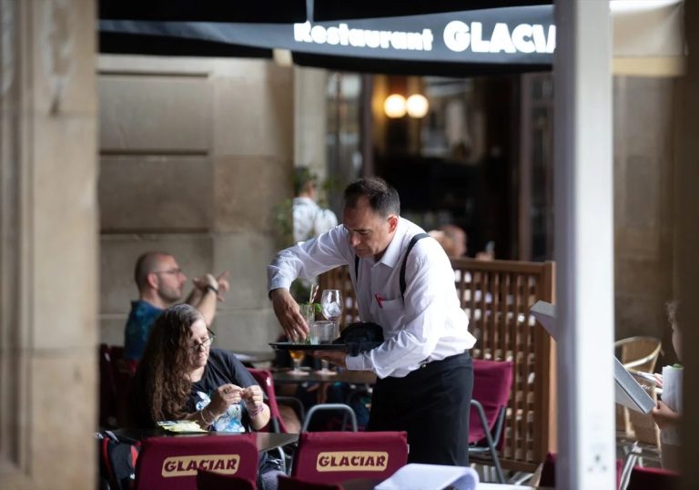 El «subsidio infinito» de los mayores de 50 mientras esperan la jubilación, un paro que no termina