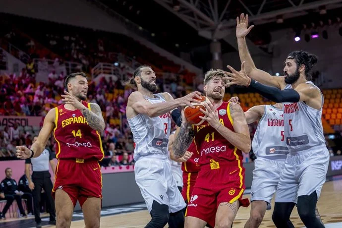 España arranca el Eurobasket de la peor forma posible