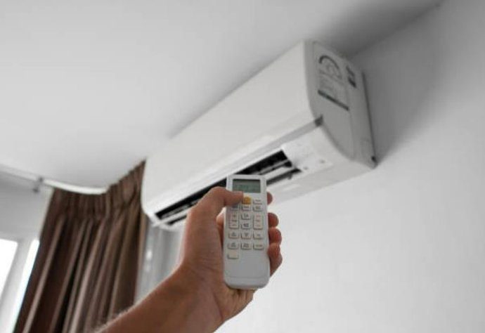 Familias atrapadas entre el calor extremo y facturas eléctricas inasumibles