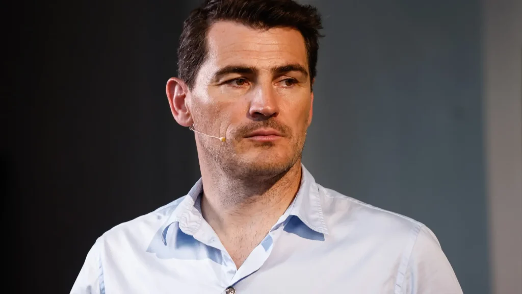 "Se dedica a manipular": El gravísimo revés judicial de Iker Casillas tras una demanda por daños morales que lo obligaría a pagar miles de euros 2 Iker Casillas reacciona al grupo secreto de sus ex y lanza contundente mensaje en ‘Vamos a ver’