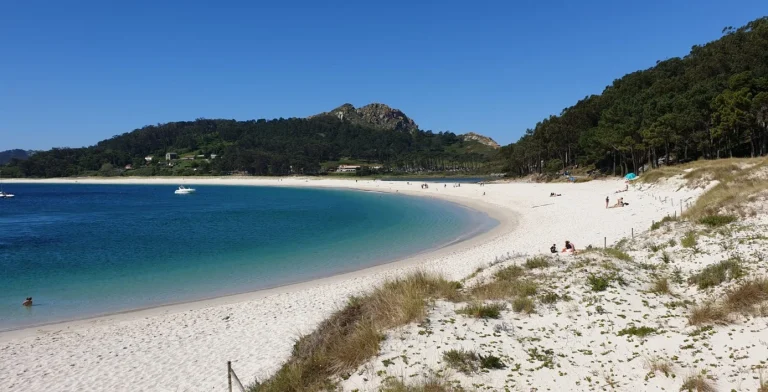 La playa caribeña de Galicia que el periódico The Guardian nombró 'la mejor del mundo' y a la que tienes prohibido ir sin pedir permiso