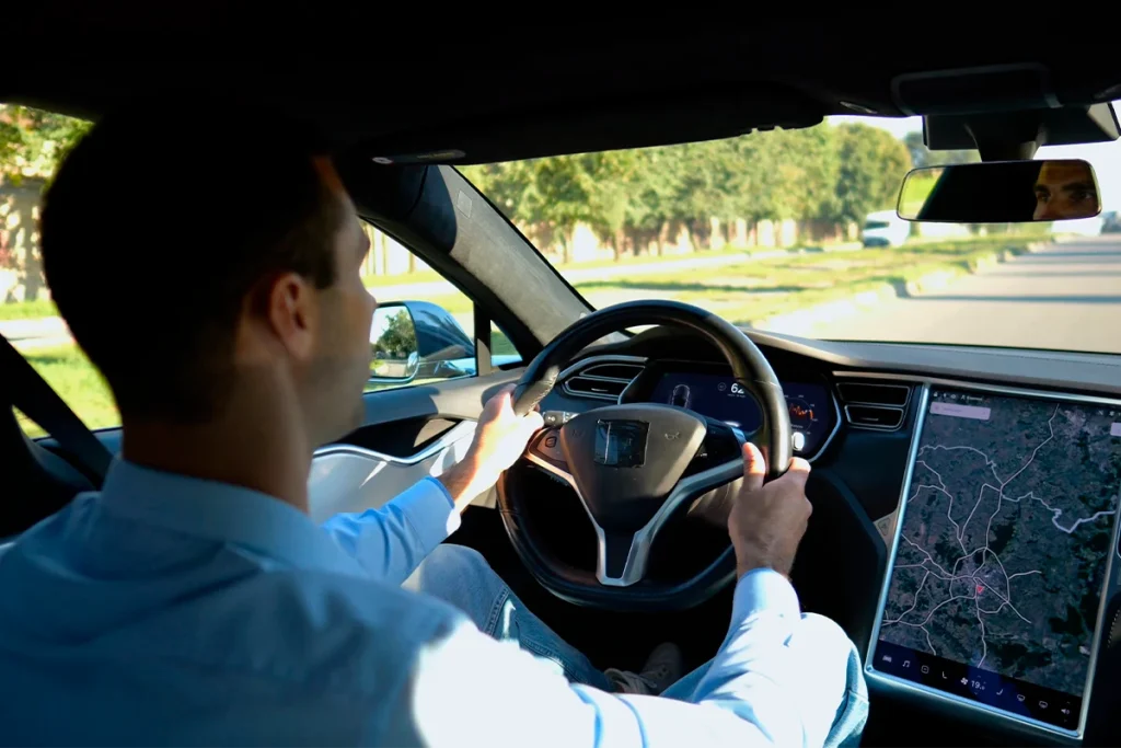 LA DGT DA LA BIENVENIDA A LOS COCHES AUTÓNOMOS