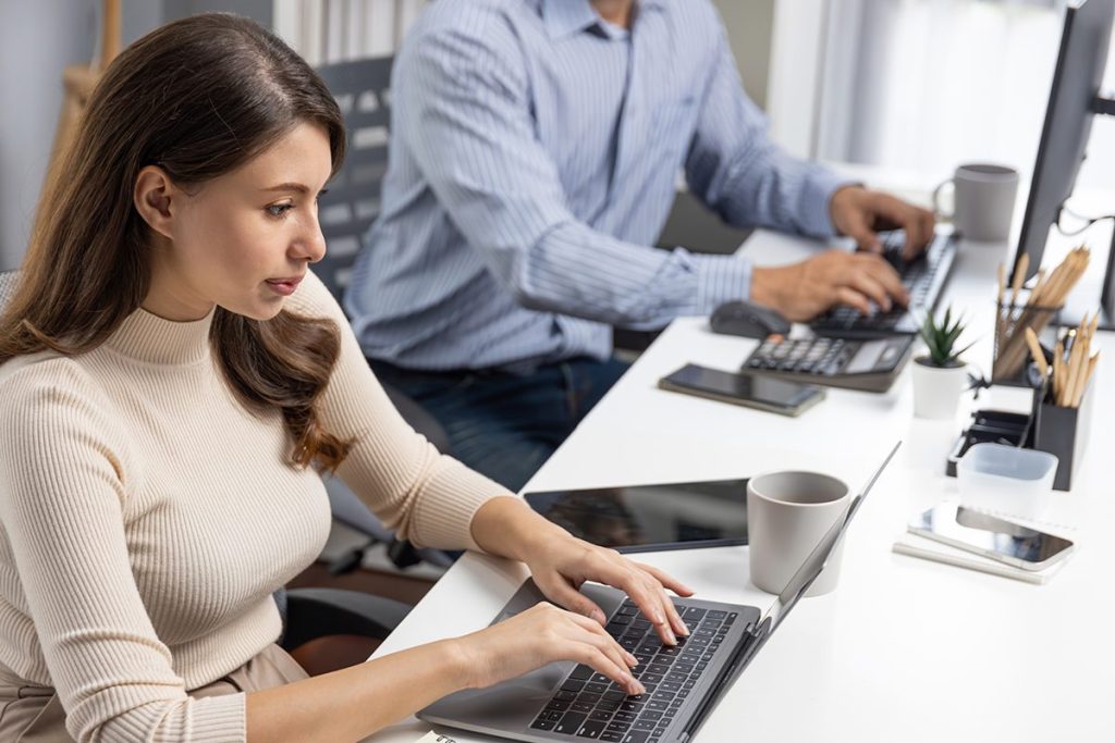 LA INTELIGENCIA ARTIFICIAL SUGIERE EL NEGOCIO MÁS RENTABLE PARA HACERSE MILLONARIO