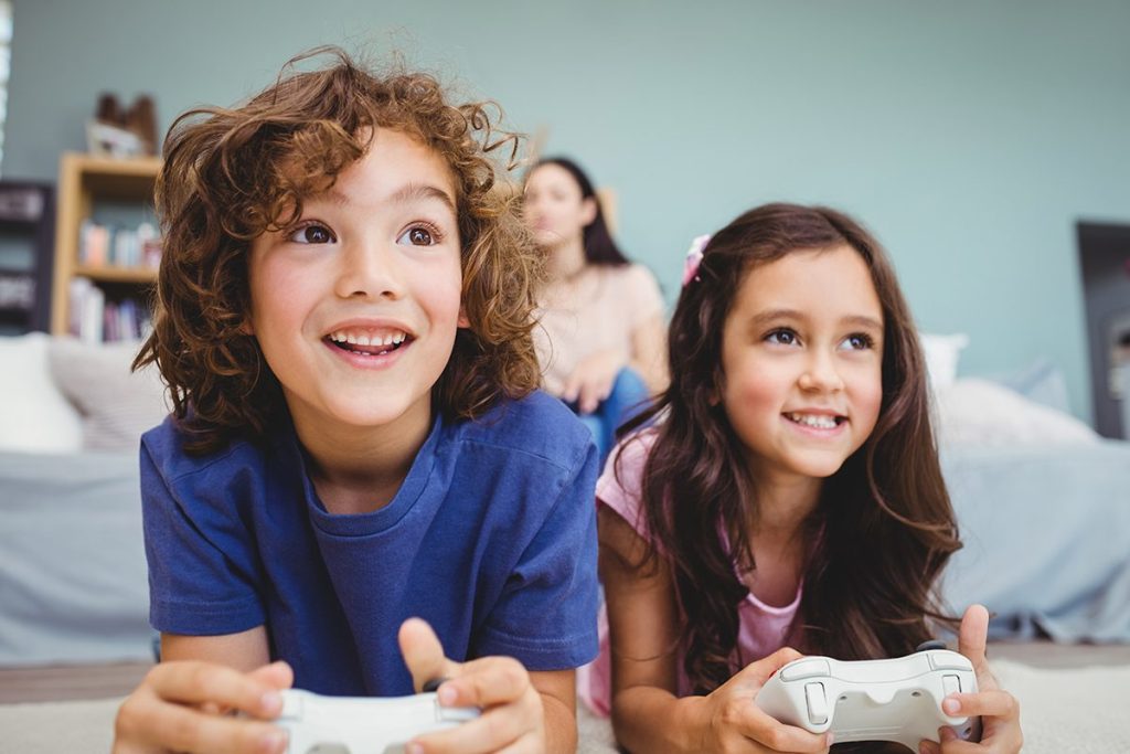 LOS NIÑOS QUE JUEGAN A VIDEOJUEGOS TIENEN UN MAYOR COEFICIENTE INTELECTUAL