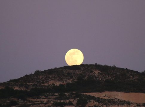 LUNA LLENA DE ESTURIÓN, UN CUERPO CELESTE QUE NO TE PUEDES PERDER LUNA LLENA DE ESTURIÓN, UN CUERPO CELESTE QUE NO TE PUEDES PERDER