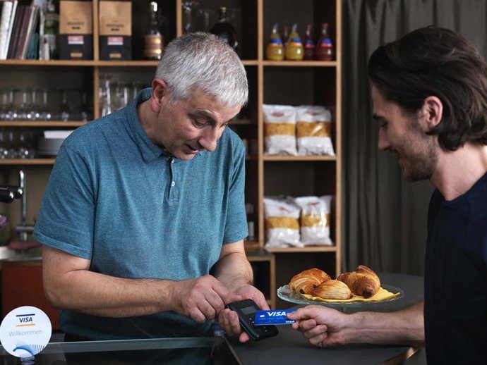 La falta de relevo generacional y el auge de las grandes plataformas agravan la crisis del comercio de proximidad