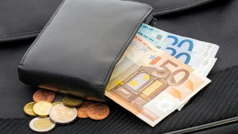 Leticia Poole, experta en Economía y Empresa: Las 4 reglas para ahorrar si ganas menos de 2.000 € al mes