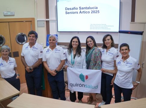 Los expedicionarios Bernardo, Esther, Merche, Amelia y Jesús, durante la visita al hospital Foto de la Fundación Jiménez Díaz Los expedicionarios Bernardo, Esther, Merche, Amelia y Jesús, durante la visita al hospital
