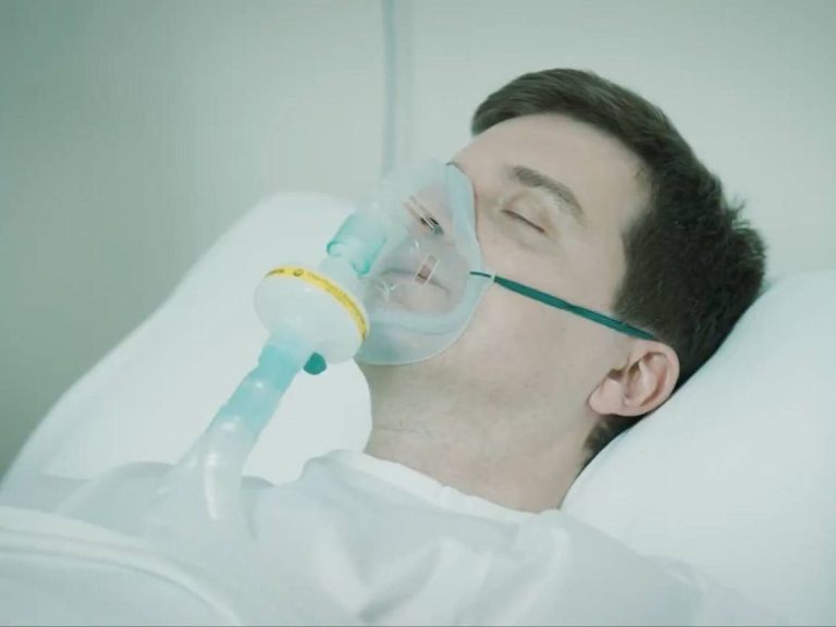 Marc Giró «despierta del coma» y regresa a RTVE con ‘Late Xou’