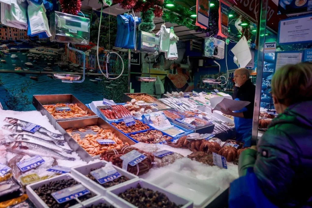 Mientras el aceite de oliva y el azúcar alivian el gasto, la cesta de la compra sigue bajo presión