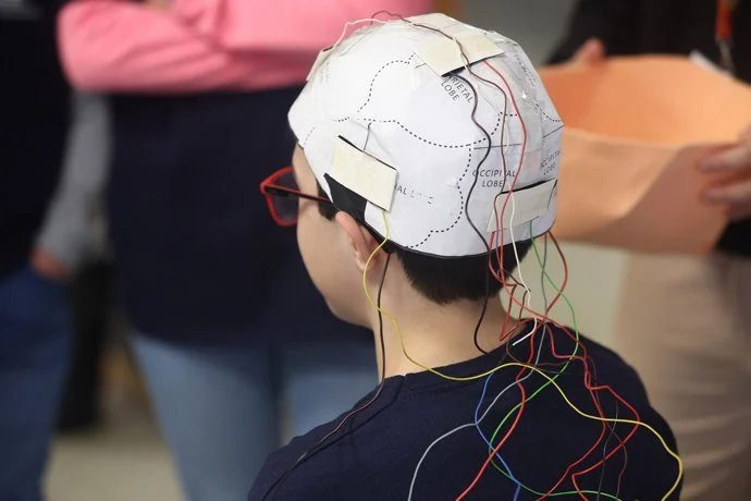 Mientras llegan los robots, algunos colegios denuncian carencias en infraestructuras esenciales