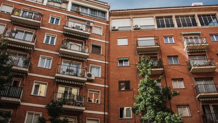 Nuevo requisito para dueños de vivienda: exigirán reformas para poder vender o alquilar