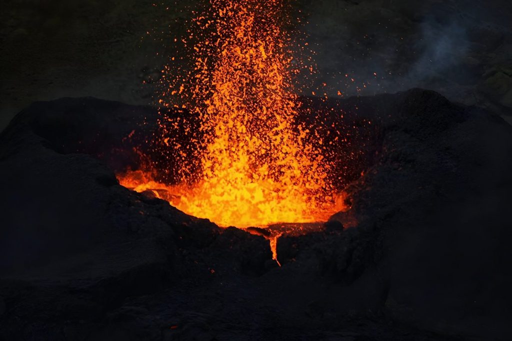 El terremoto de Kamchatka despierta un volcán dormido desde hace seis siglos 105 PRIMERA ERUPCIÓN DE KRASHENINNIKOV DESDE 1463