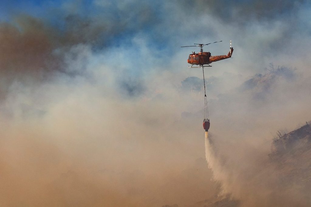 QUÉ NO HACER ANTE LA DESCARGA DE AGUA EN UN INCENDIO FORESTAL