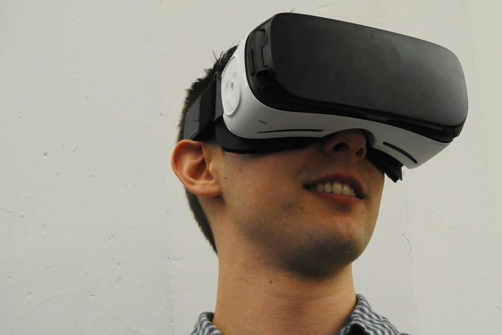 Así funciona el cerebro ante la realidad virtual inmersiva y estas son sus consecuencias 23 RETROALIMENTACIÓN HÁPTICA EN LAS EXPERIENCIAS DE REALIDAD VIRTUAL INMERSIVA