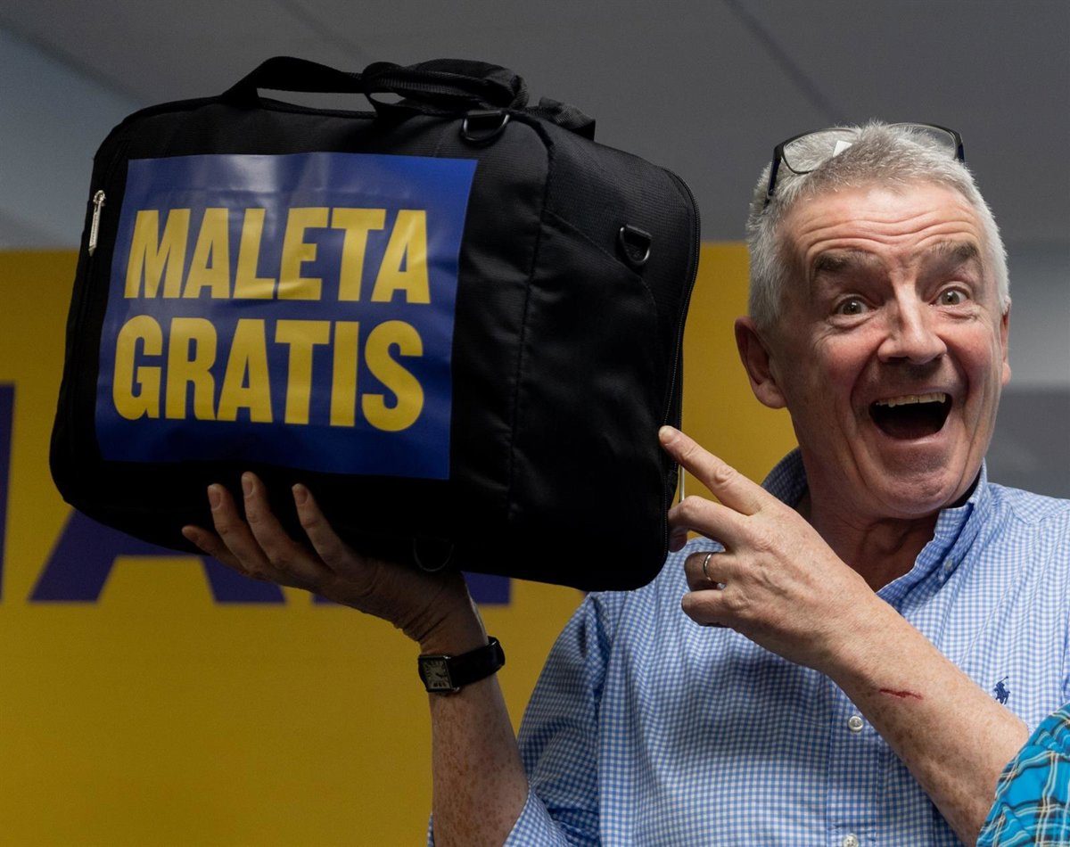 Ryanair permite llevar una maleta más grande sin coste adicional: buenas noticias para tu próxima escapada