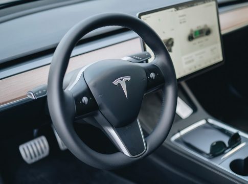 TESLA Y LA EVOLUCIÓN DEL MERCADO TESLA Y LA EVOLUCIÓN DEL MERCADO