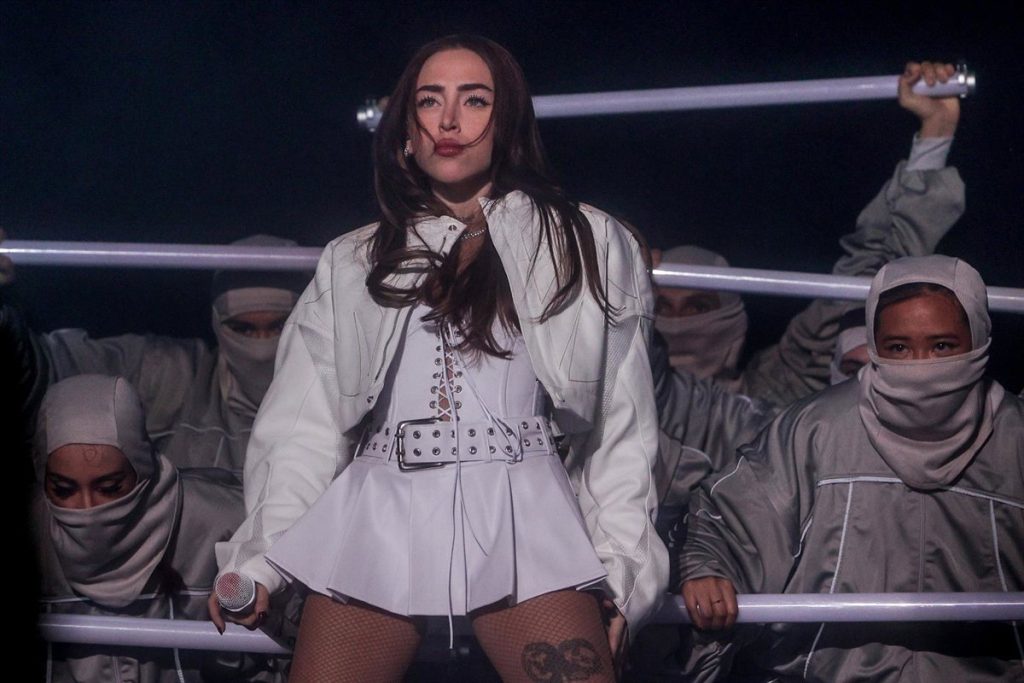 El supuesto beso de Lamine Yamal con una famosa cantante revoluciona la prensa española 117 Una pareja que no deja indiferente a la prensa española