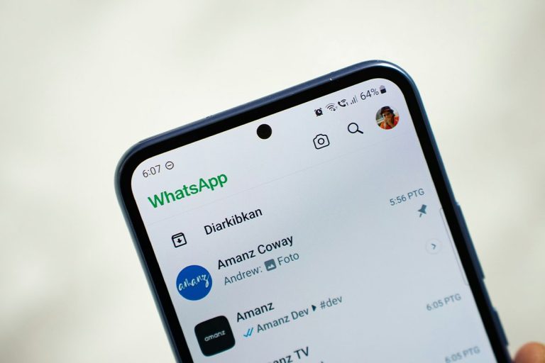 WhatsApp permitirá hablar con personas que no usan la app: el mayor cambio en su historia está cada vez más cerca​
