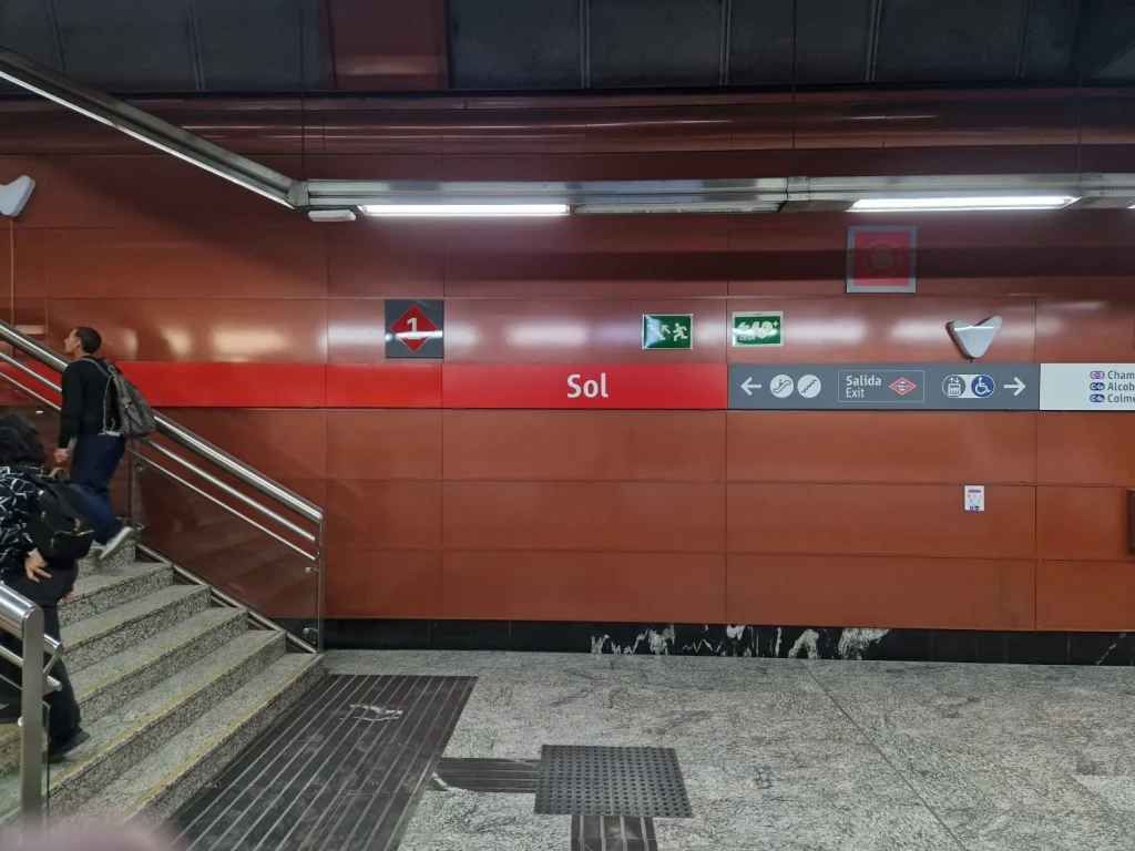 Andén de la estación de Sol de Cercanías