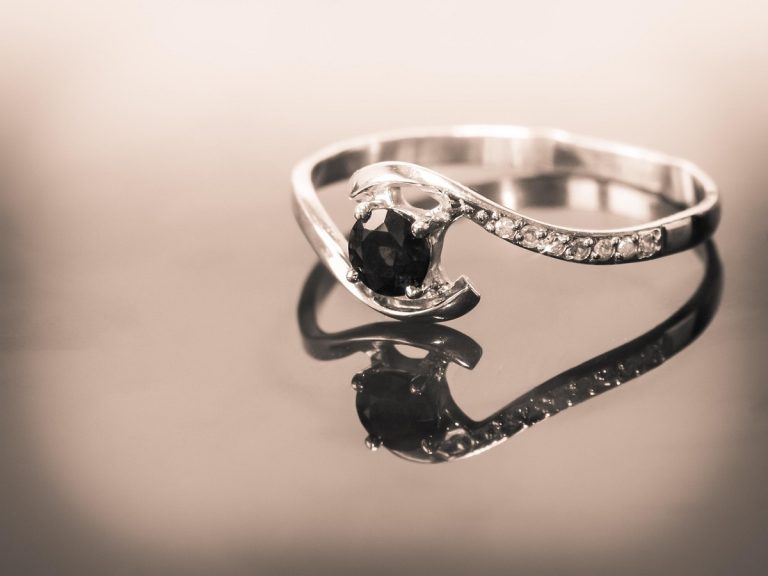 Los anillos que más se llevan este verano (y cómo combinarlos)