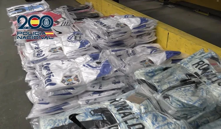 La falsificación de camisetas en el fútbol: un negocio perenne que crece pese a las sanciones 3 La falsificación de camisetas en el fútbol: un negocio perenne que crece pese a las sanciones Fuente: Europa Press
